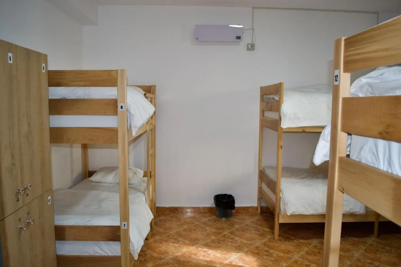 Me & You Hostel ティラナ アルバニア
