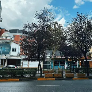Inn Clinton, Tirana