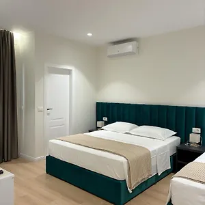 Inn Clinton, Tirana